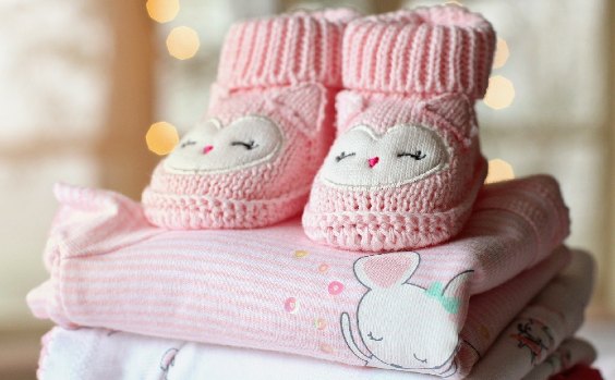 Baby Schühchen und Kleidung