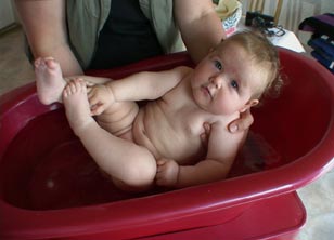 Baden macht auch Babys Freude