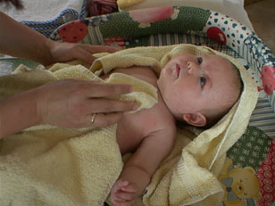 Das Baby sollte beim Baden nicht auskühlen