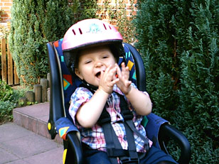 Baby auf dem Fahrrad - das geht erst etwas später